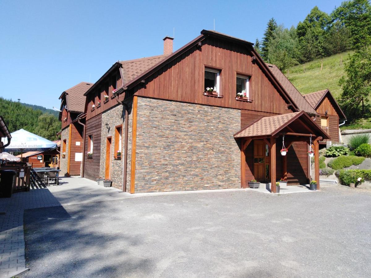 Hotel U Vesele Lisky Hutisko Exterior foto