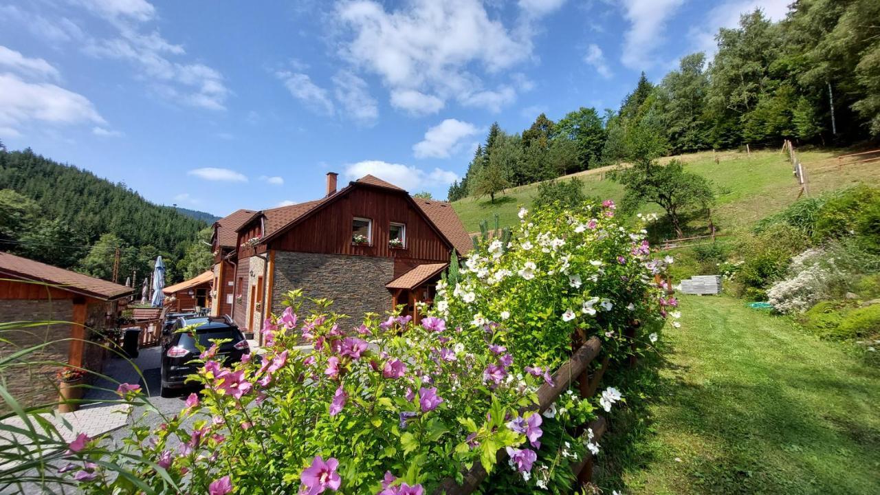 Hotel U Vesele Lisky Hutisko Exterior foto