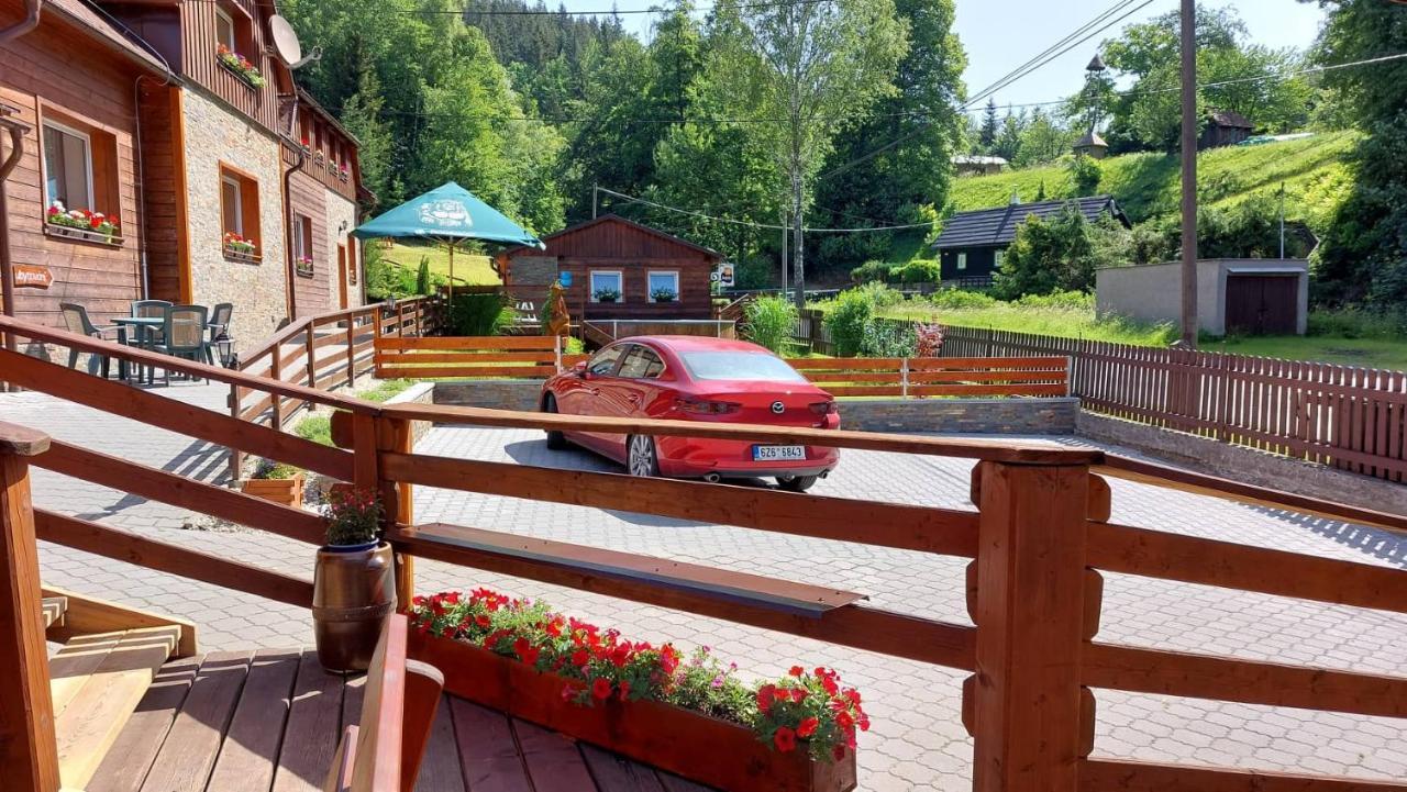 Hotel U Vesele Lisky Hutisko Exterior foto