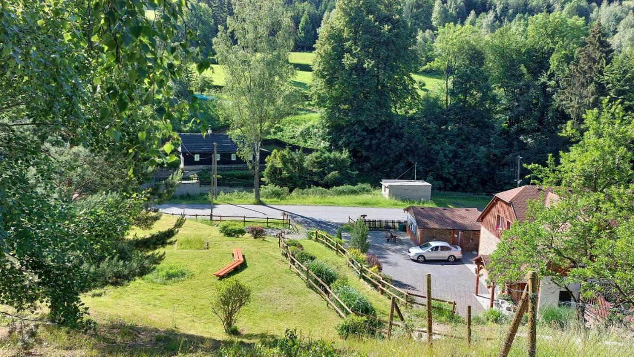 Hotel U Vesele Lisky Hutisko Exterior foto