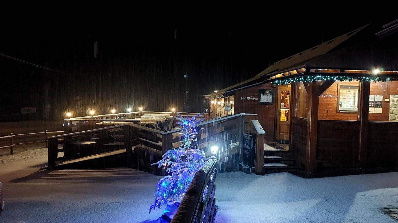 Hotel U Vesele Lisky Hutisko Exterior foto