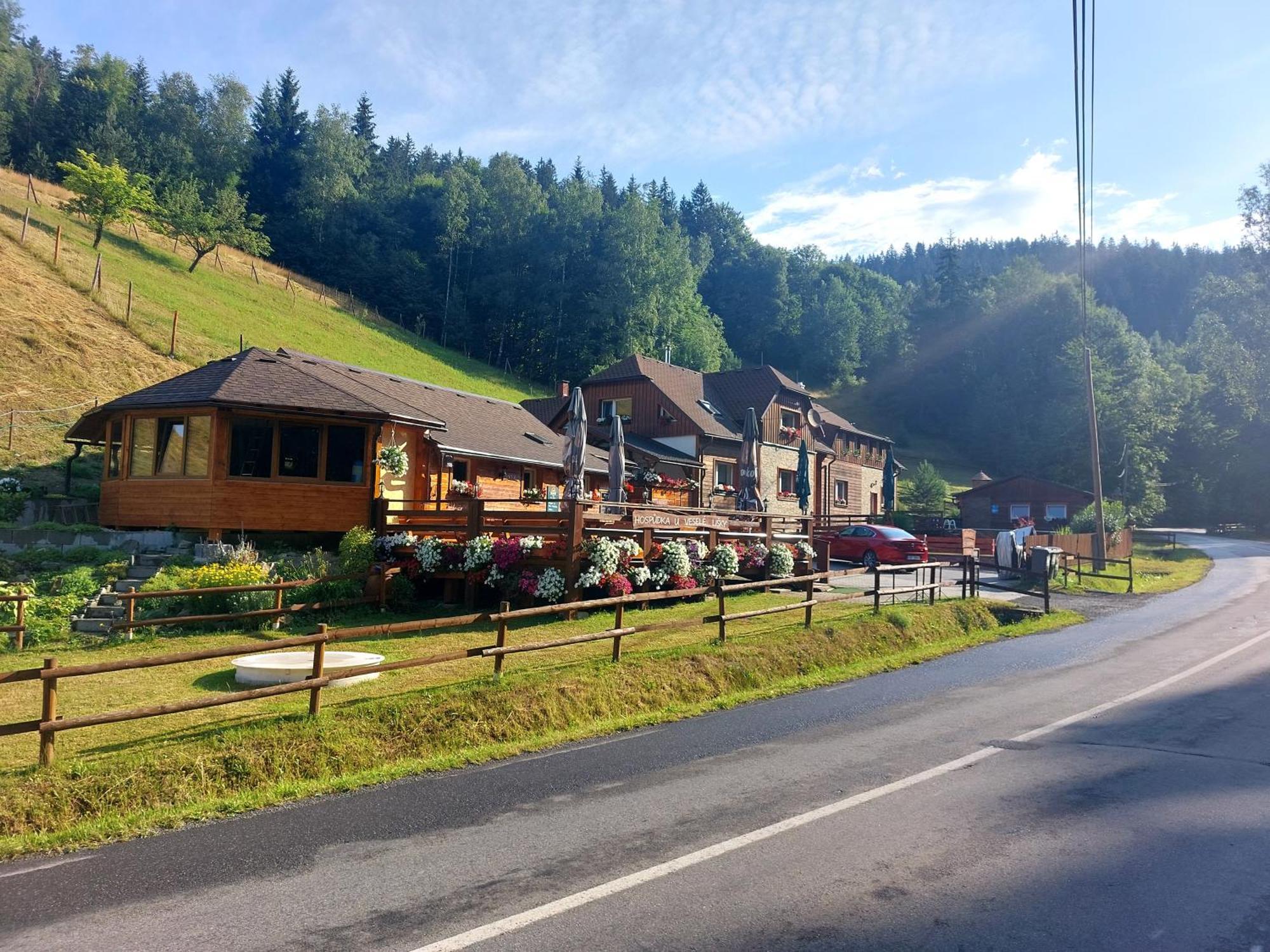Hotel U Vesele Lisky Hutisko Exterior foto
