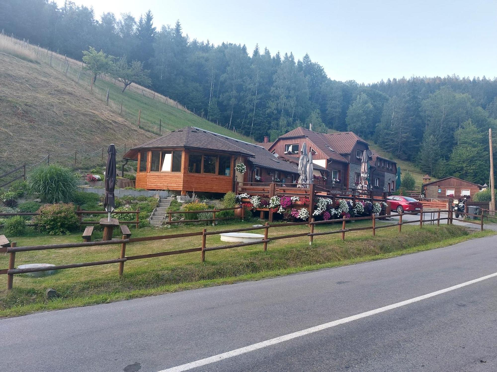 Hotel U Vesele Lisky Hutisko Exterior foto