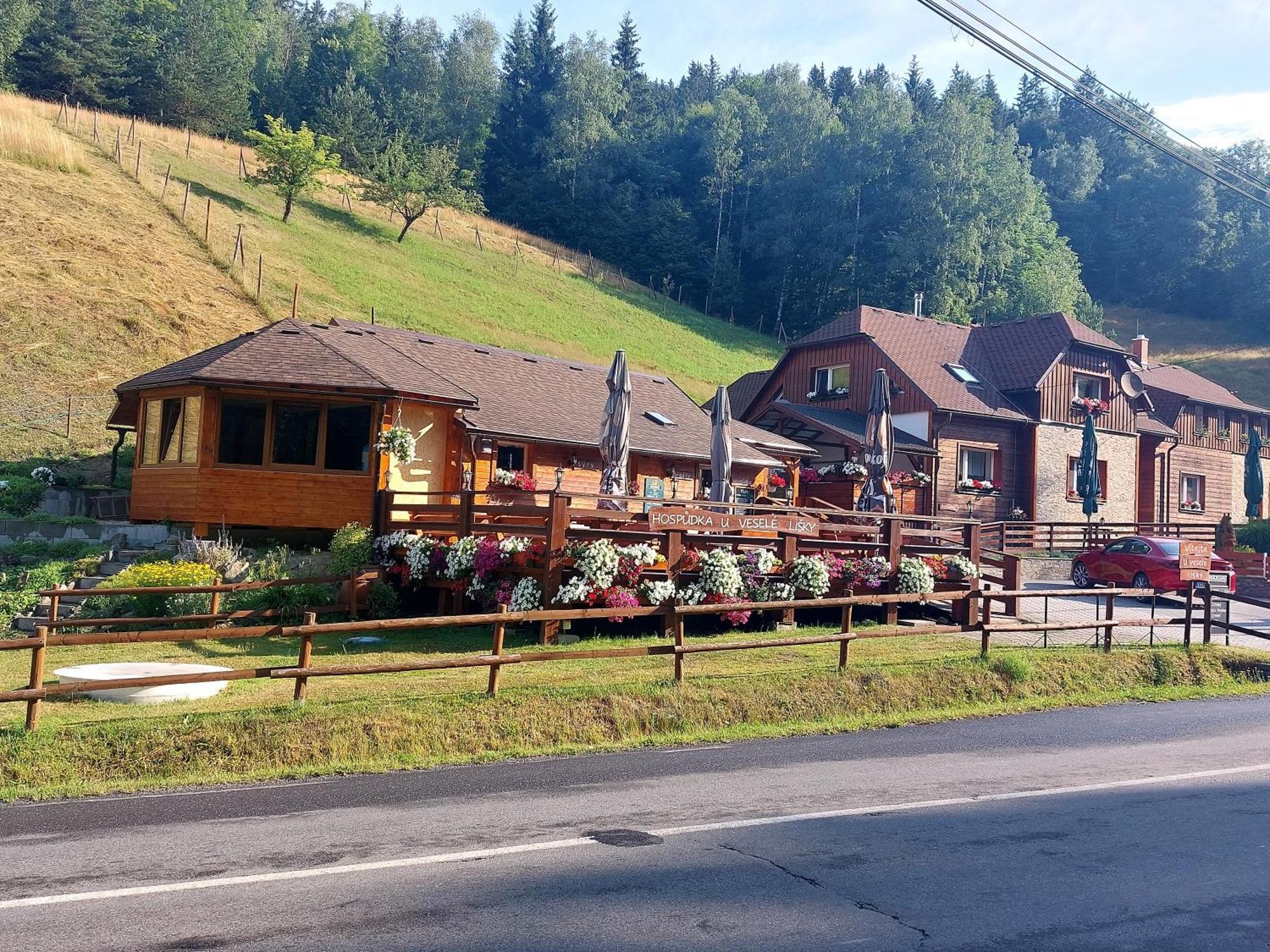 Hotel U Vesele Lisky Hutisko Exterior foto